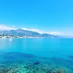 Appartement 150 M Plage, Piscine, Clim, Parking Prive, Entre Monaco & Menton, Calme & Luxe Assure !