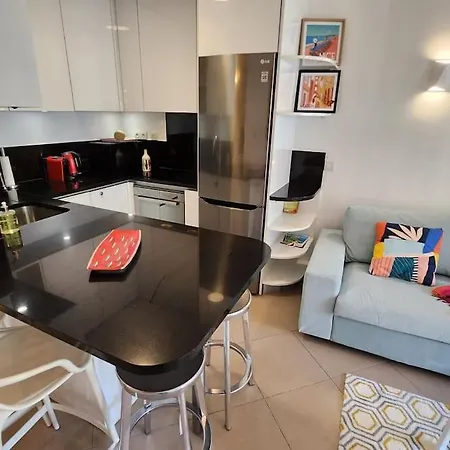 Apartment 150 M Plage, Piscine, Clim, Parking Prive, Entre Monaco & Menton, Calme & Luxe Assure ! *