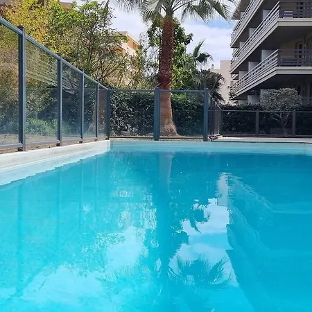 150 M Plage, Piscine, Clim, Parking Prive, Entre Monaco & Menton, Calme & Luxe Assure ! Appartement