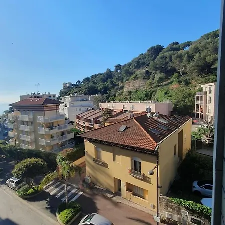 150 M Plage, Piscine, Clim, Parking Privé, Entre Monaco&menton, Calme&luxe Assuré !