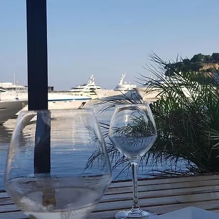 Appartement 150 M Plage, Piscine, Clim, Parking Prive, Entre Monaco & Menton, Calme & Luxe Assure ! *