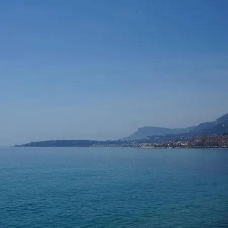 Appartement 150 M Plage, Piscine, Clim, Parking Prive, Entre Monaco & Menton, Calme & Luxe Assure !